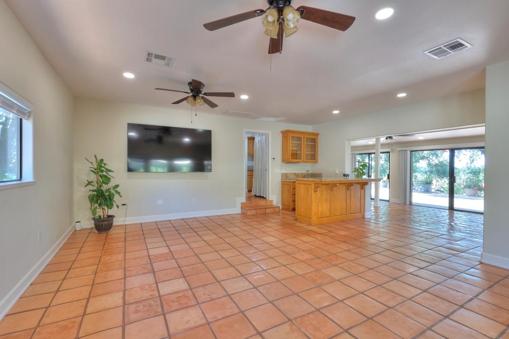 11714 Livingston Cressey Rd, Livingston, CA 95334