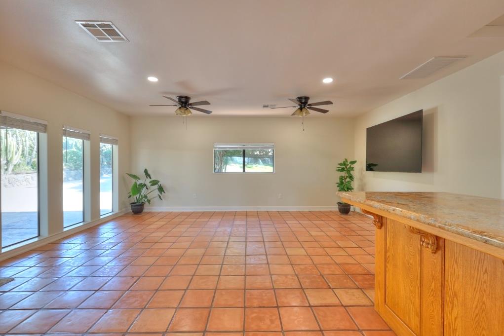 11714 Livingston Cressey Rd, Livingston, CA 95334