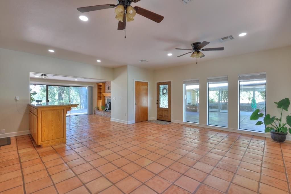 11714 Livingston Cressey Rd, Livingston, CA 95334