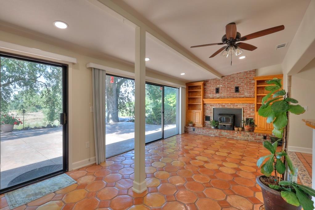 11714 Livingston Cressey Rd, Livingston, CA 95334