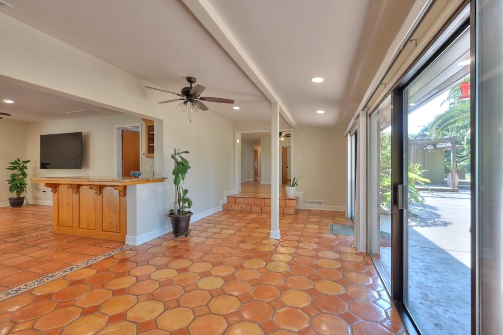 11714 Livingston Cressey Rd, Livingston, CA 95334