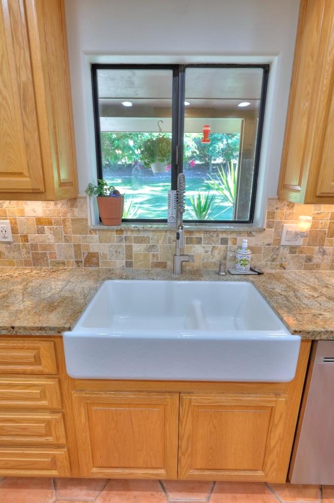 11714 Livingston Cressey Rd, Livingston, CA 95334