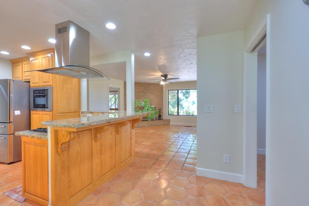 11714 Livingston Cressey Rd, Livingston, CA 95334