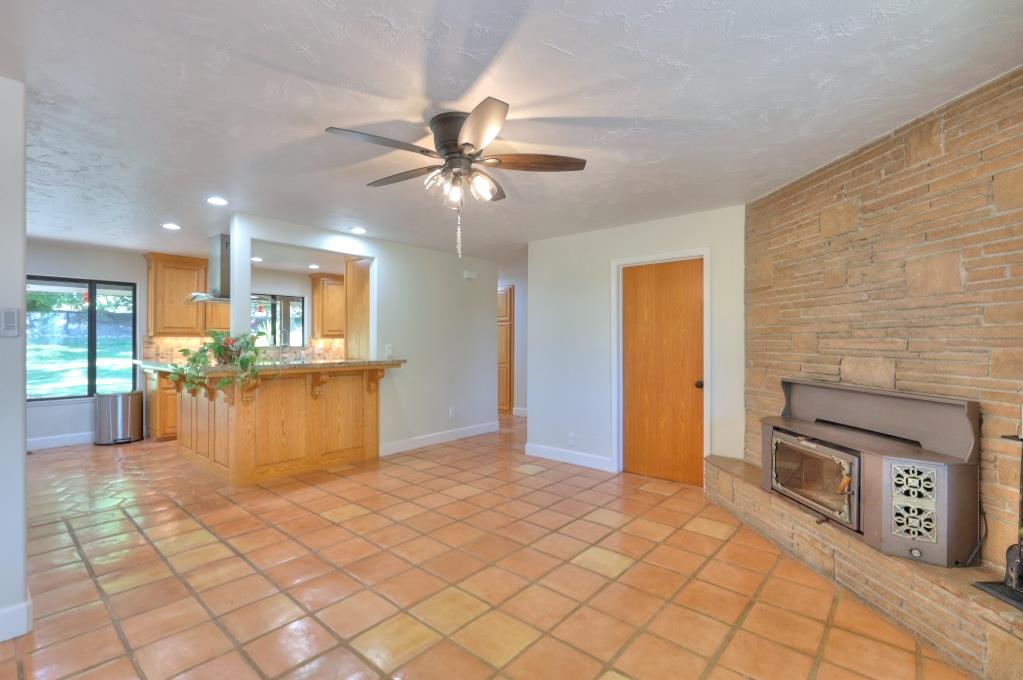 11714 Livingston Cressey Rd, Livingston, CA 95334