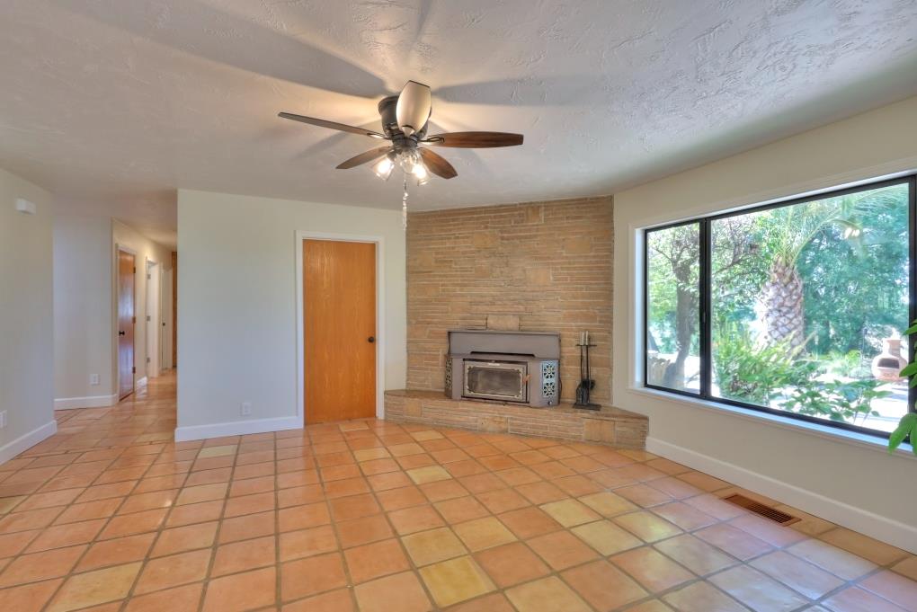 11714 Livingston Cressey Rd, Livingston, CA 95334