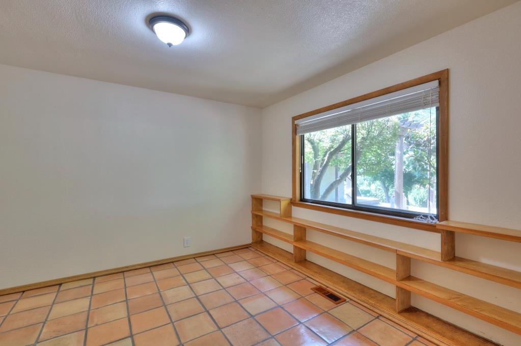 11714 Livingston Cressey Rd, Livingston, CA 95334