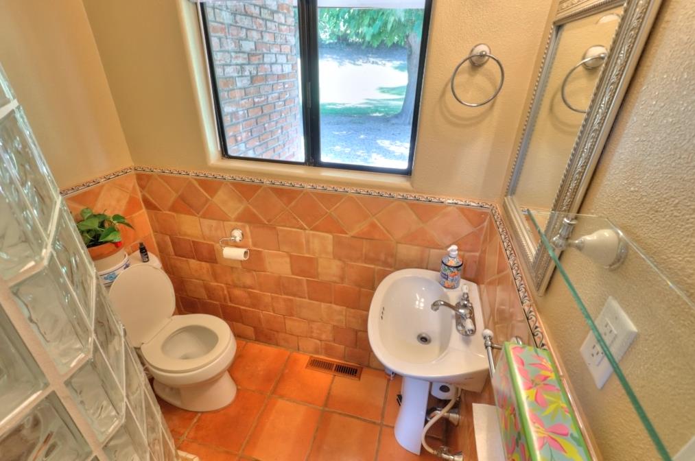 11714 Livingston Cressey Rd, Livingston, CA 95334