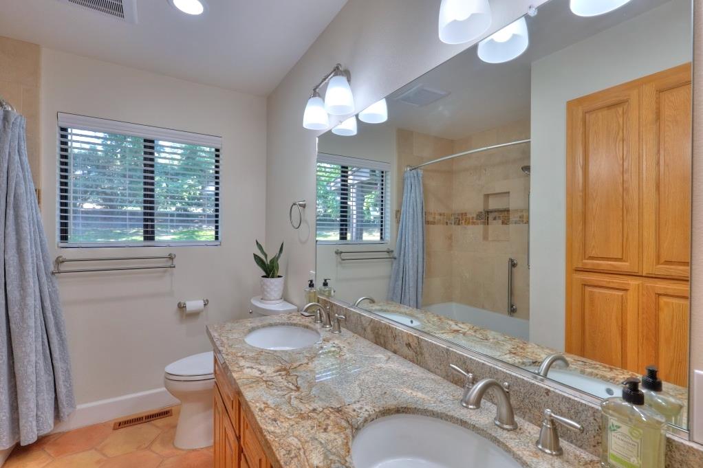 11714 Livingston Cressey Rd, Livingston, CA 95334