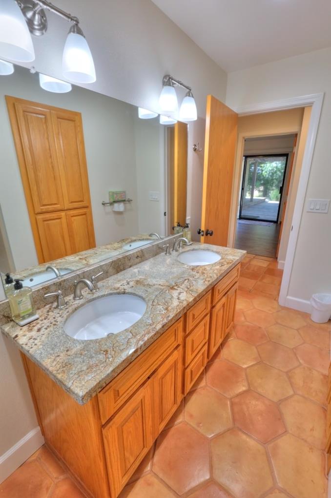 11714 Livingston Cressey Rd, Livingston, CA 95334