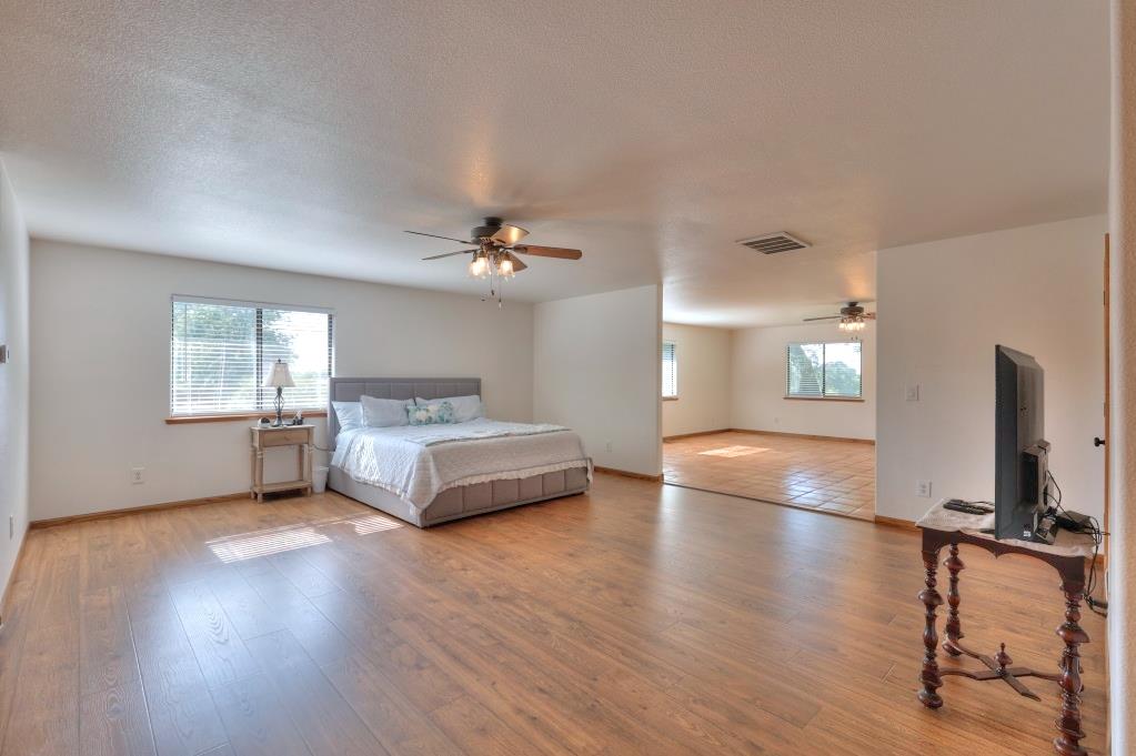 11714 Livingston Cressey Rd, Livingston, CA 95334