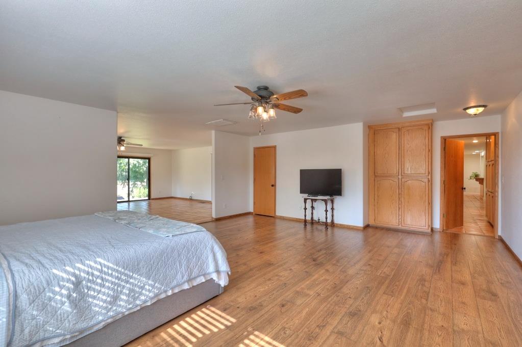 11714 Livingston Cressey Rd, Livingston, CA 95334