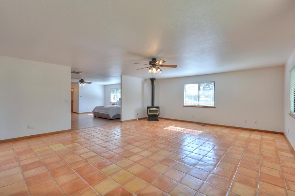 11714 Livingston Cressey Rd, Livingston, CA 95334