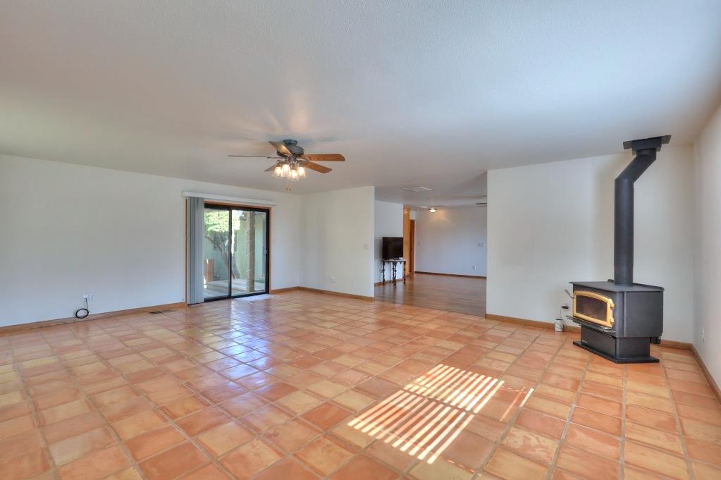 11714 Livingston Cressey Rd, Livingston, CA 95334