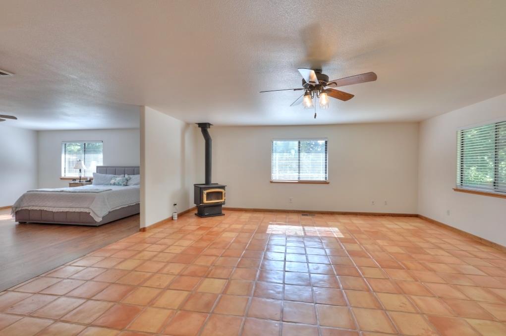 11714 Livingston Cressey Rd, Livingston, CA 95334