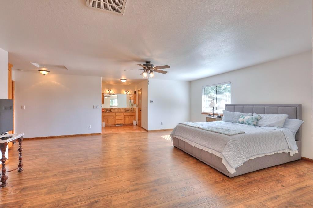 11714 Livingston Cressey Rd, Livingston, CA 95334