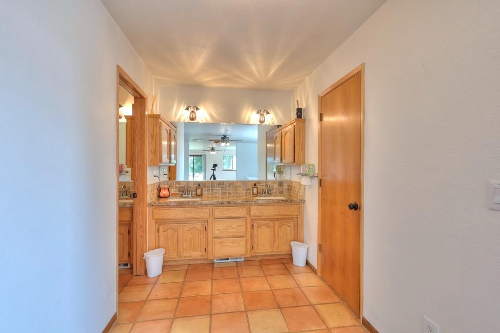 11714 Livingston Cressey Rd, Livingston, CA 95334