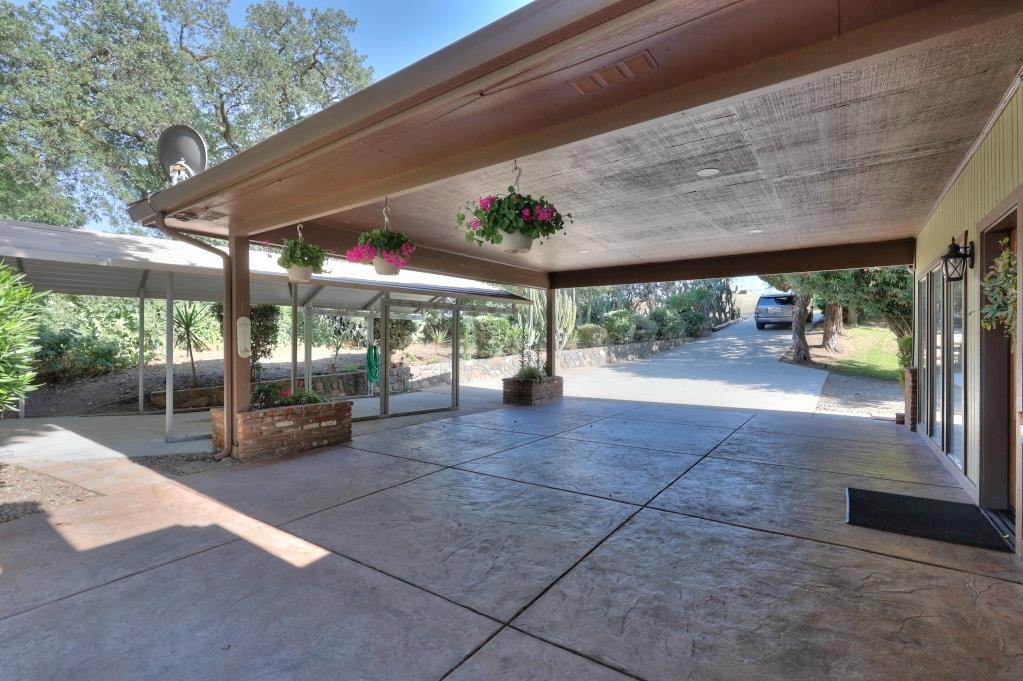 11714 Livingston Cressey Rd, Livingston, CA 95334