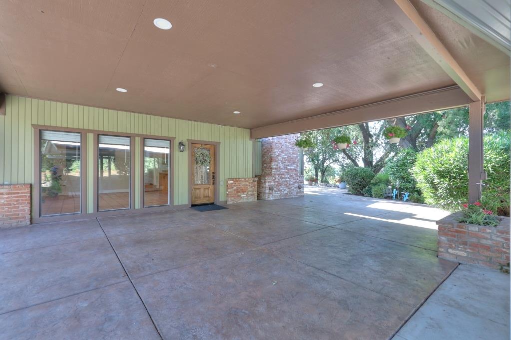 11714 Livingston Cressey Rd, Livingston, CA 95334