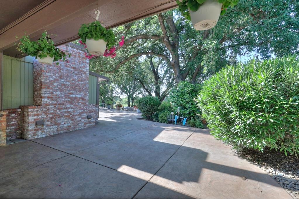 11714 Livingston Cressey Rd, Livingston, CA 95334