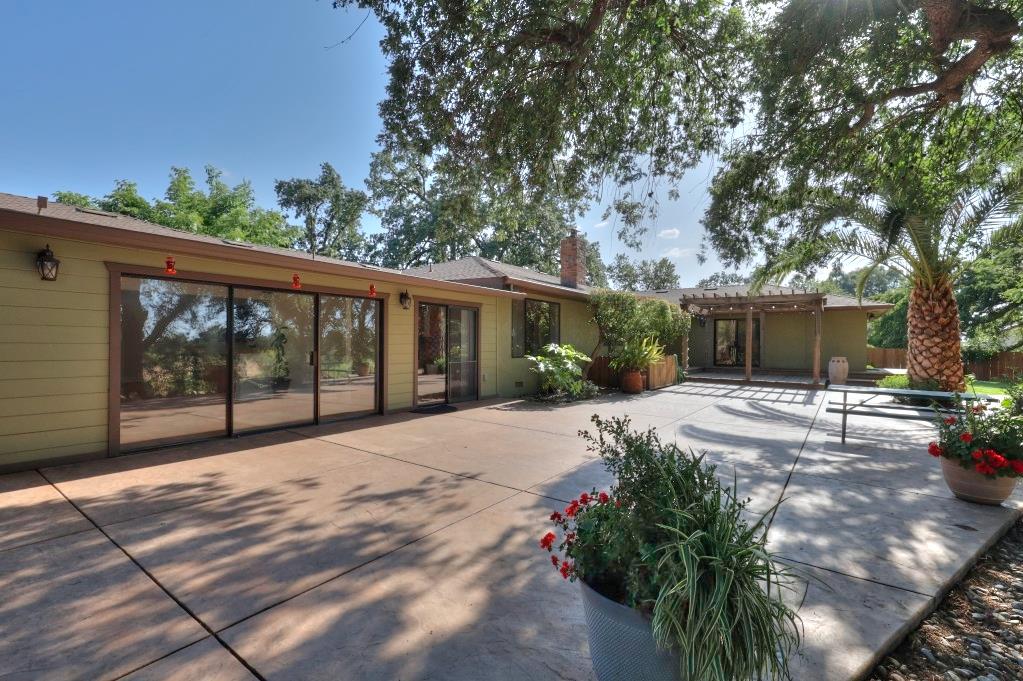 11714 Livingston Cressey Rd, Livingston, CA 95334