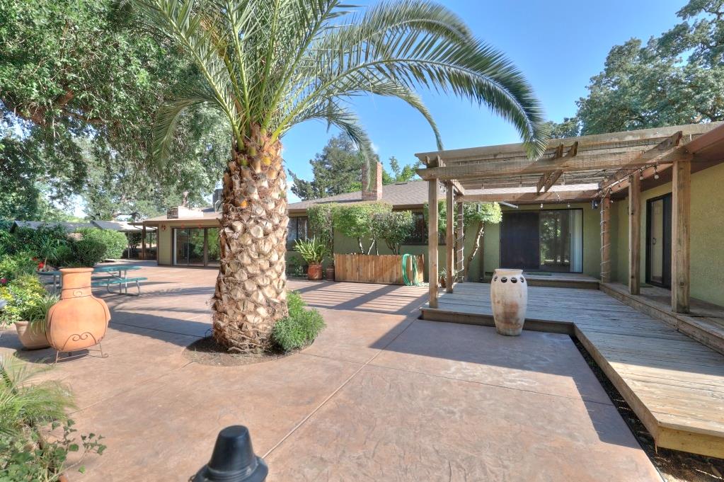 11714 Livingston Cressey Rd, Livingston, CA 95334