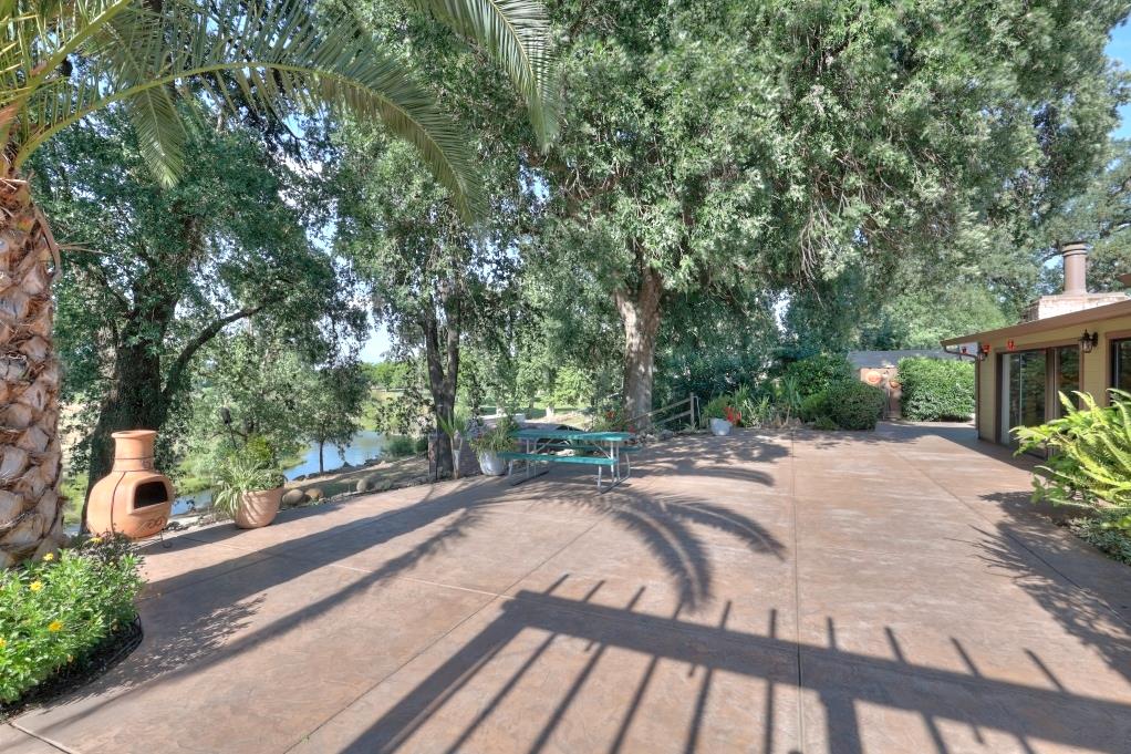 11714 Livingston Cressey Rd, Livingston, CA 95334