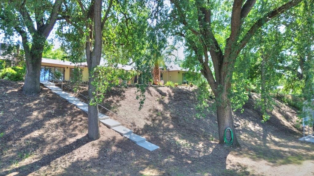 11714 Livingston Cressey Rd, Livingston, CA 95334