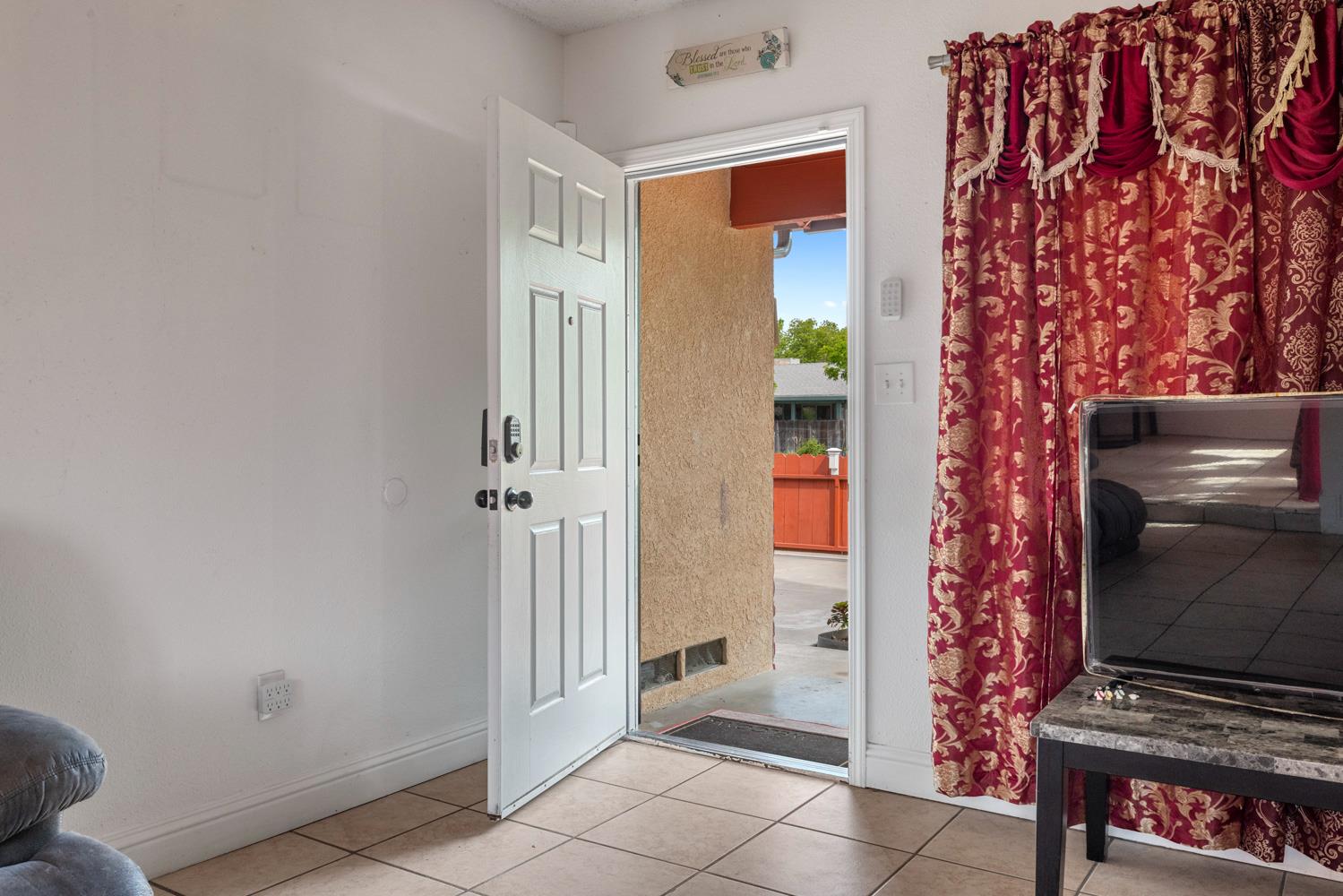 2644 San Ignacio Ave, Modesto, CA 95354