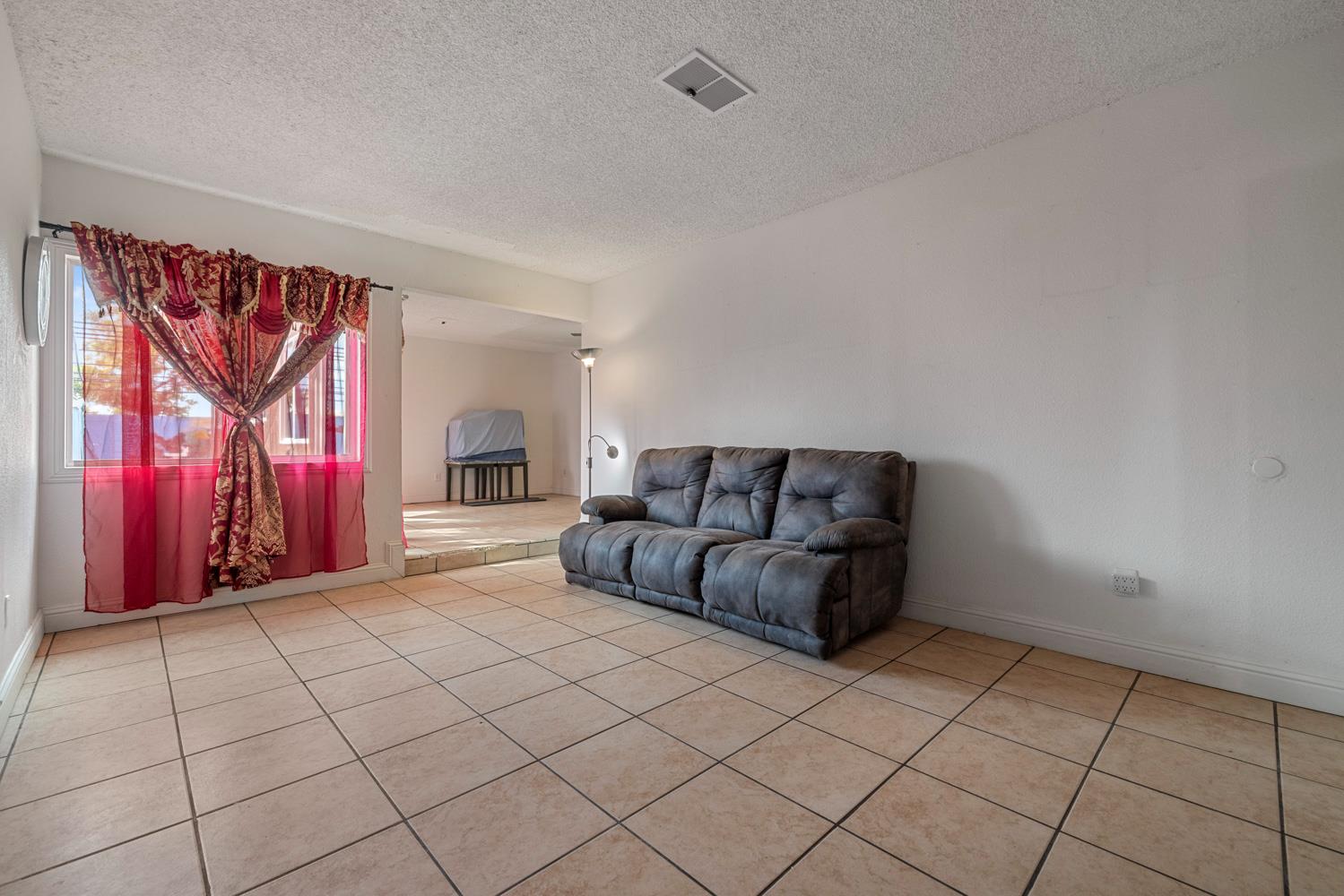 2644 San Ignacio Ave, Modesto, CA 95354