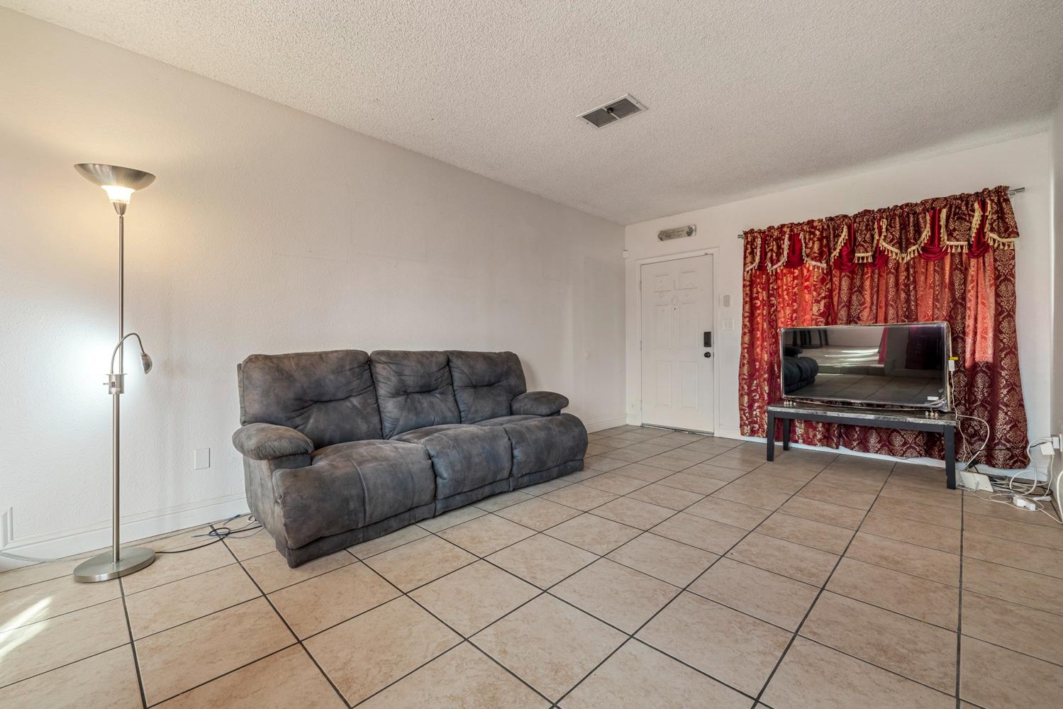 2644 San Ignacio Ave, Modesto, CA 95354