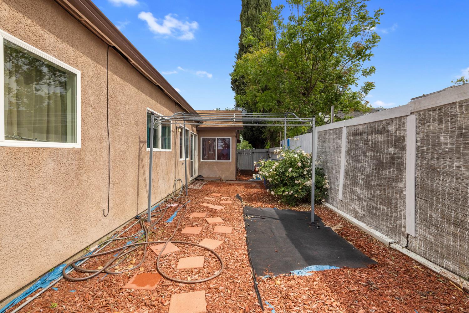 2644 San Ignacio Ave, Modesto, CA 95354