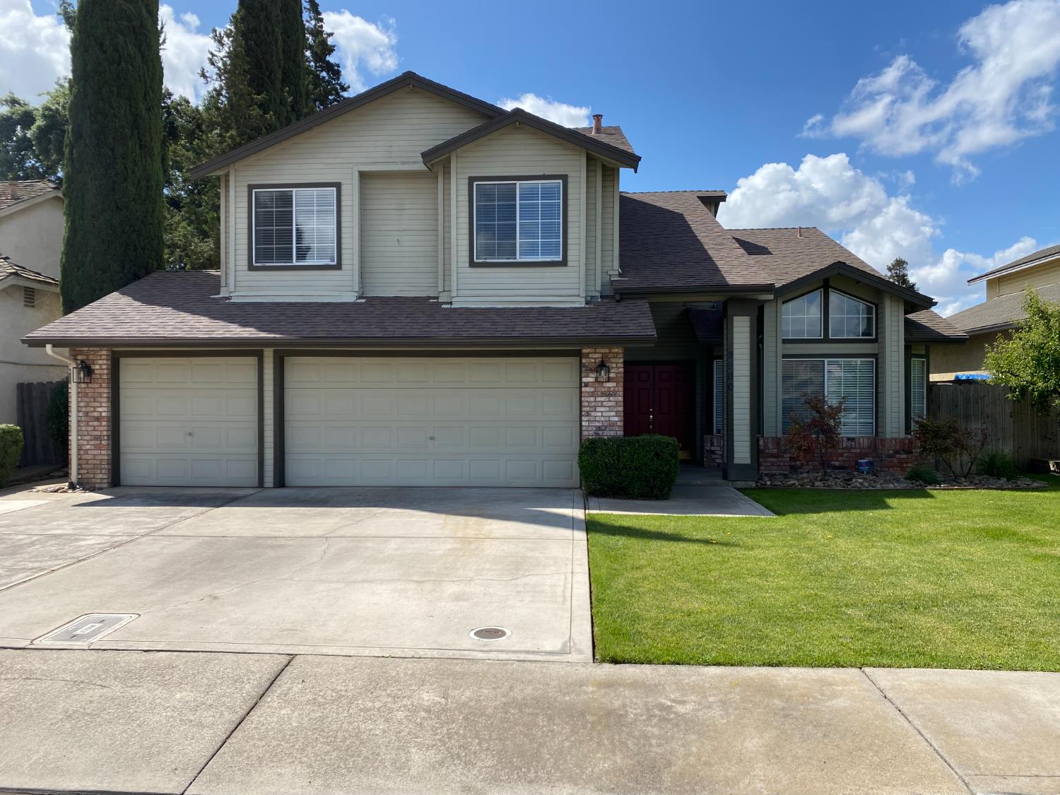 2500 Country Manor Dr, Riverbank, CA 95367