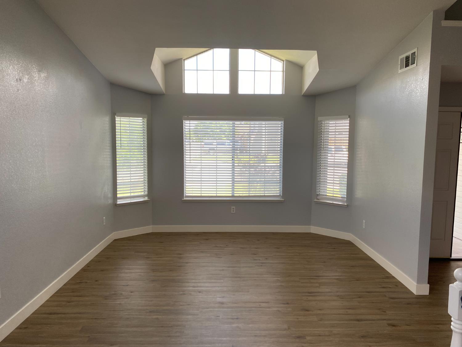 2500 Country Manor Dr, Riverbank, CA 95367