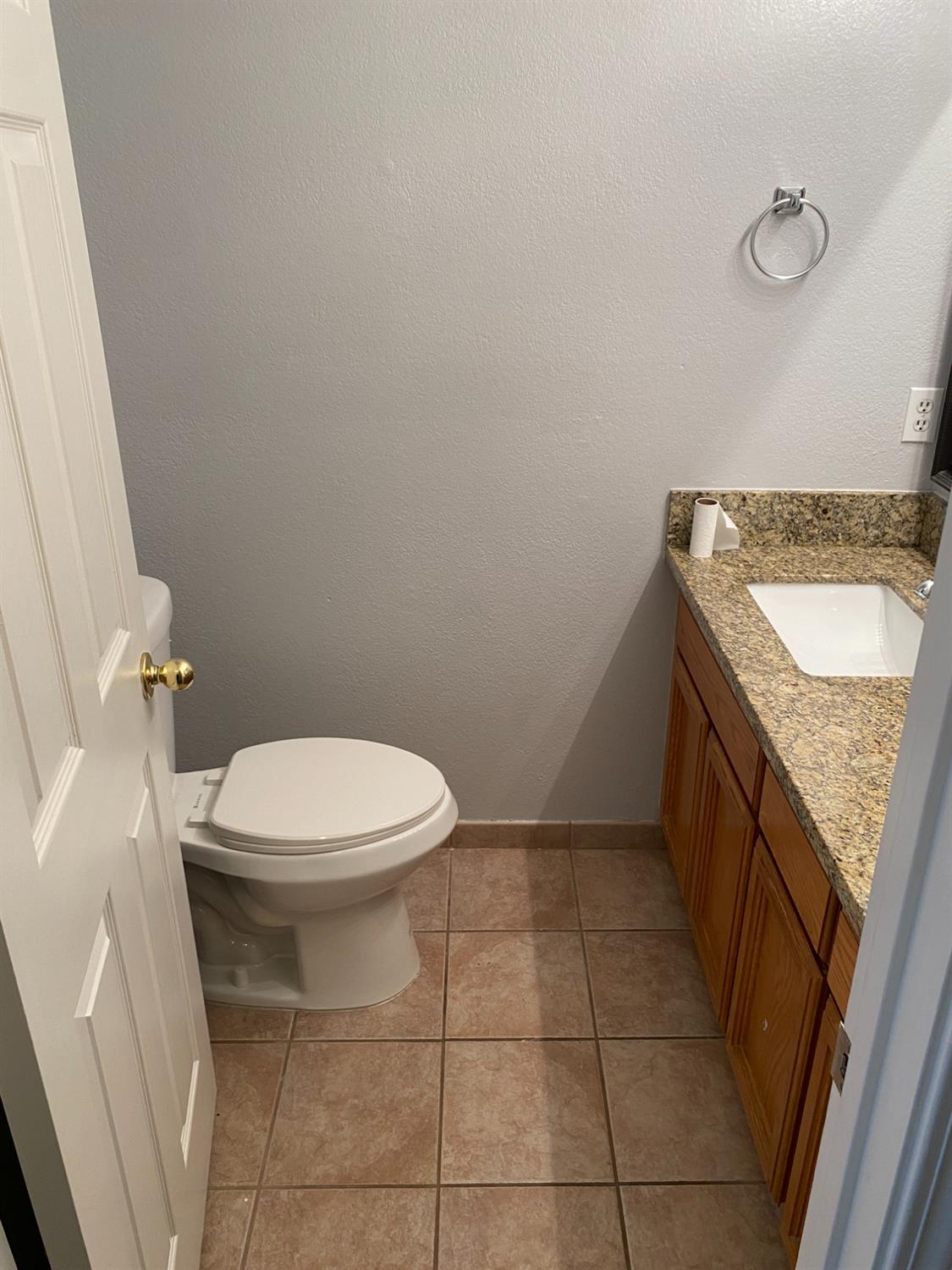 2500 Country Manor Dr, Riverbank, CA 95367