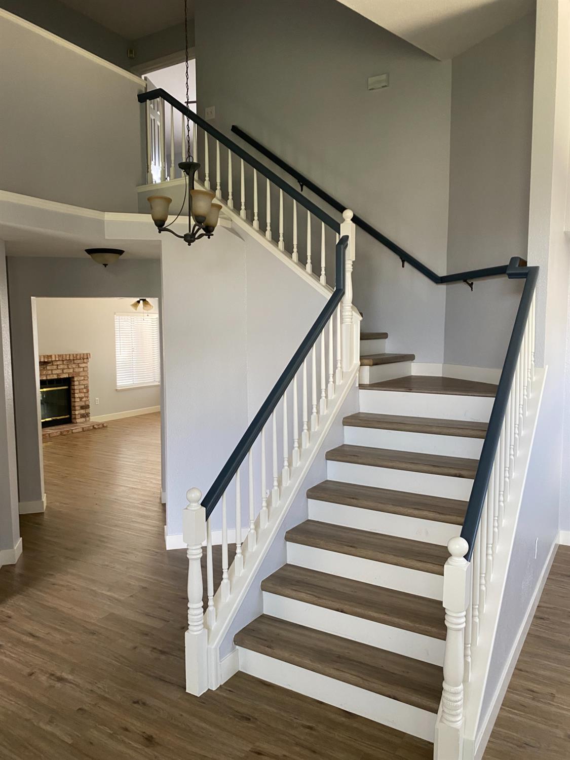 2500 Country Manor Dr, Riverbank, CA 95367