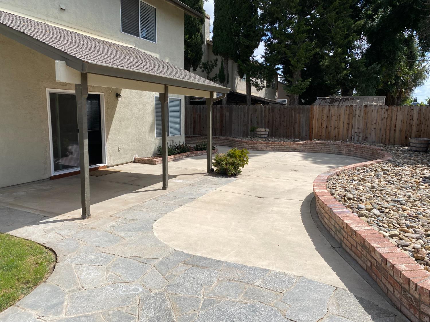 2500 Country Manor Dr, Riverbank, CA 95367