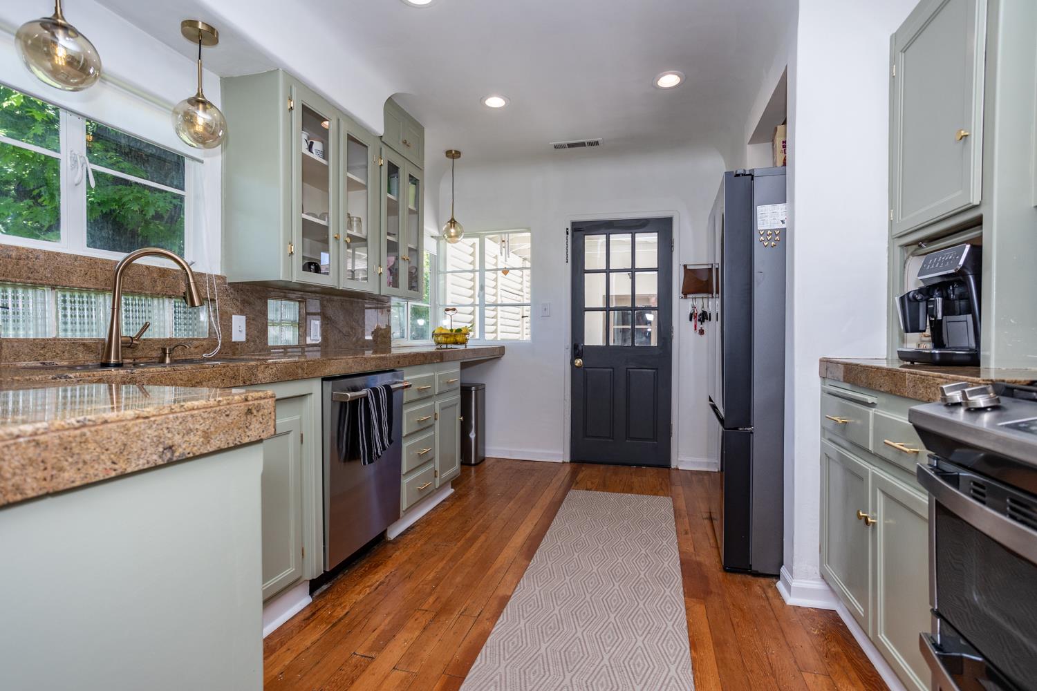 804 Carolyn Ave, Modesto, CA 95354