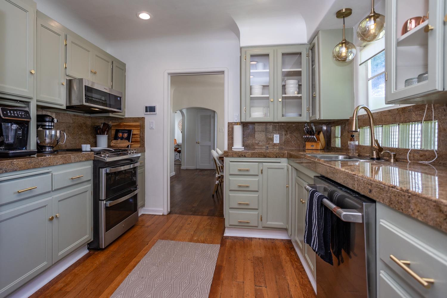 804 Carolyn Ave, Modesto, CA 95354