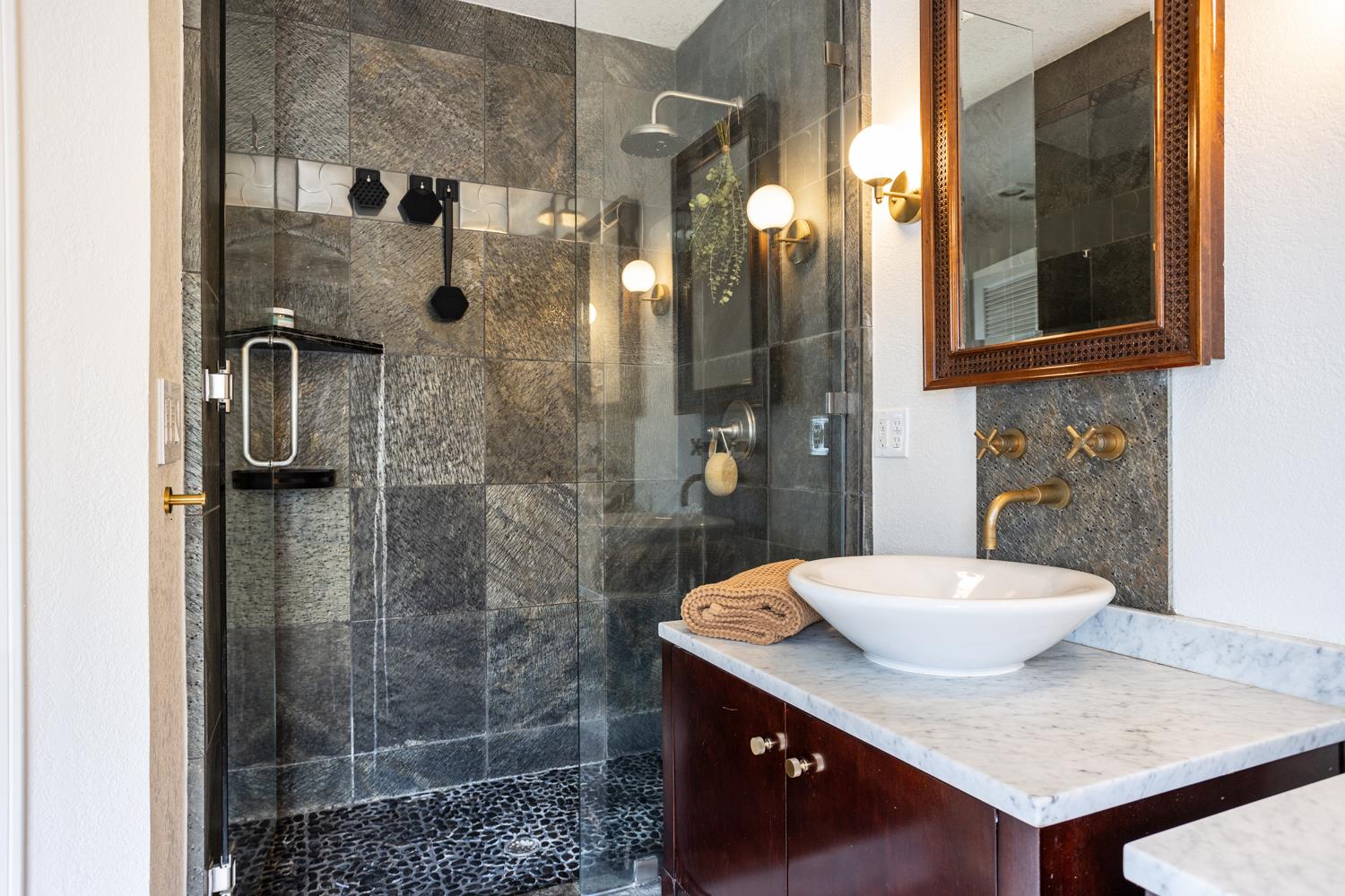 804 Carolyn Ave, Modesto, CA 95354