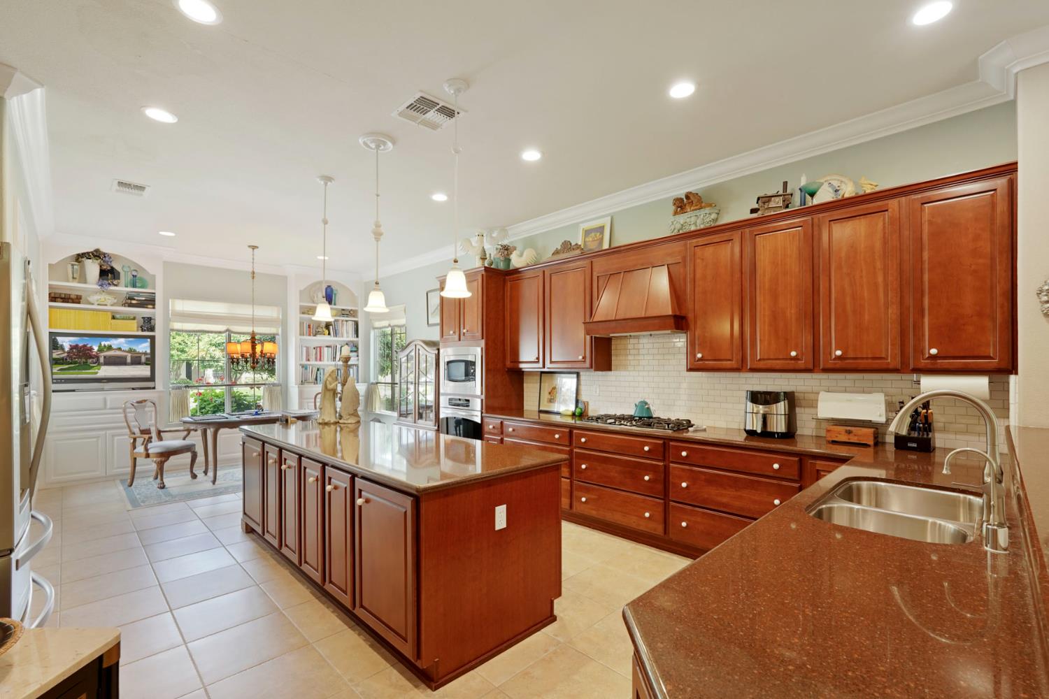 1316 Maple Valley St, Manteca, CA 95336