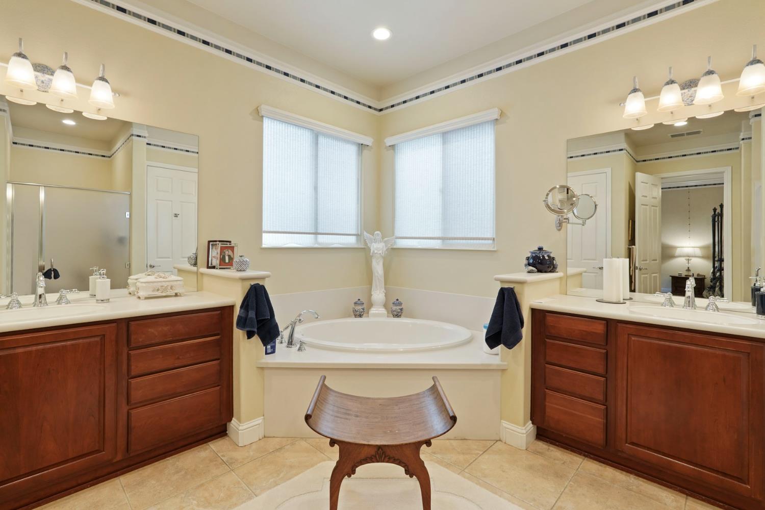 1316 Maple Valley St, Manteca, CA 95336