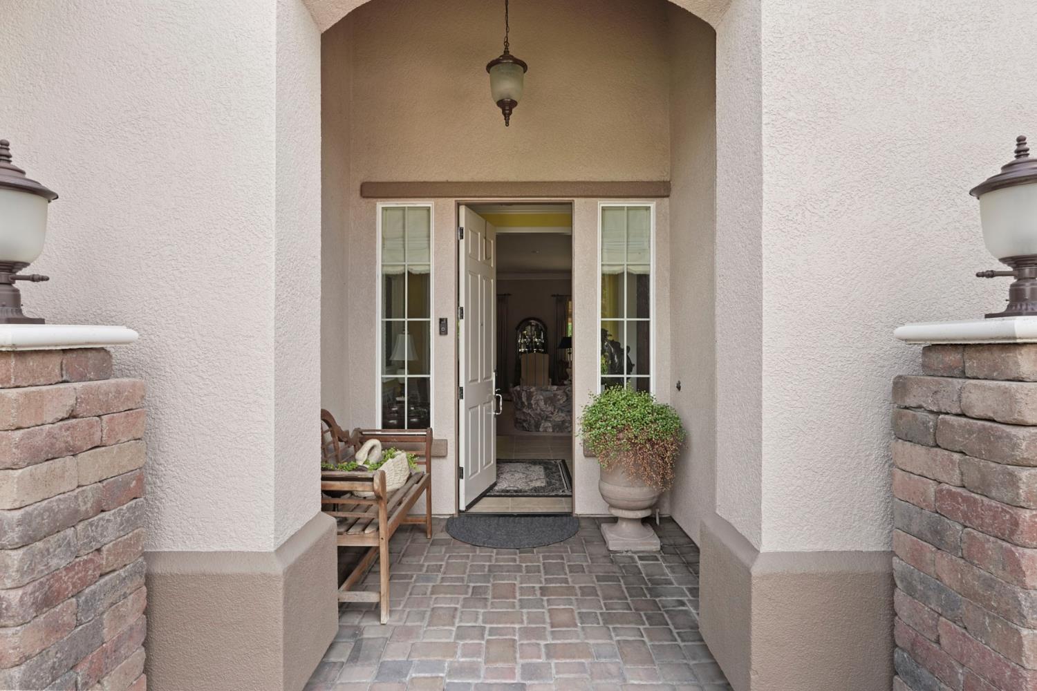 1316 Maple Valley St, Manteca, CA 95336