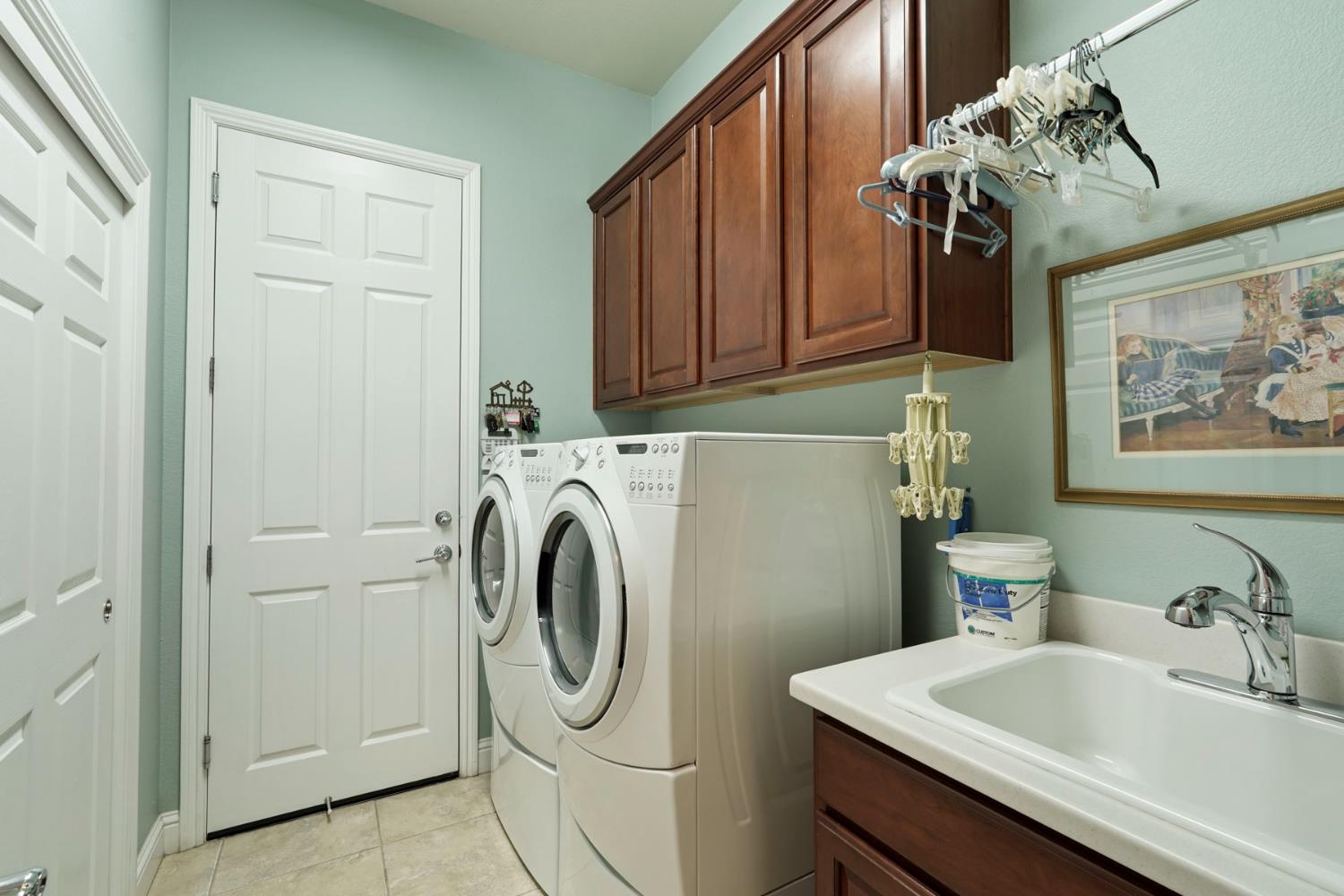 1316 Maple Valley St, Manteca, CA 95336