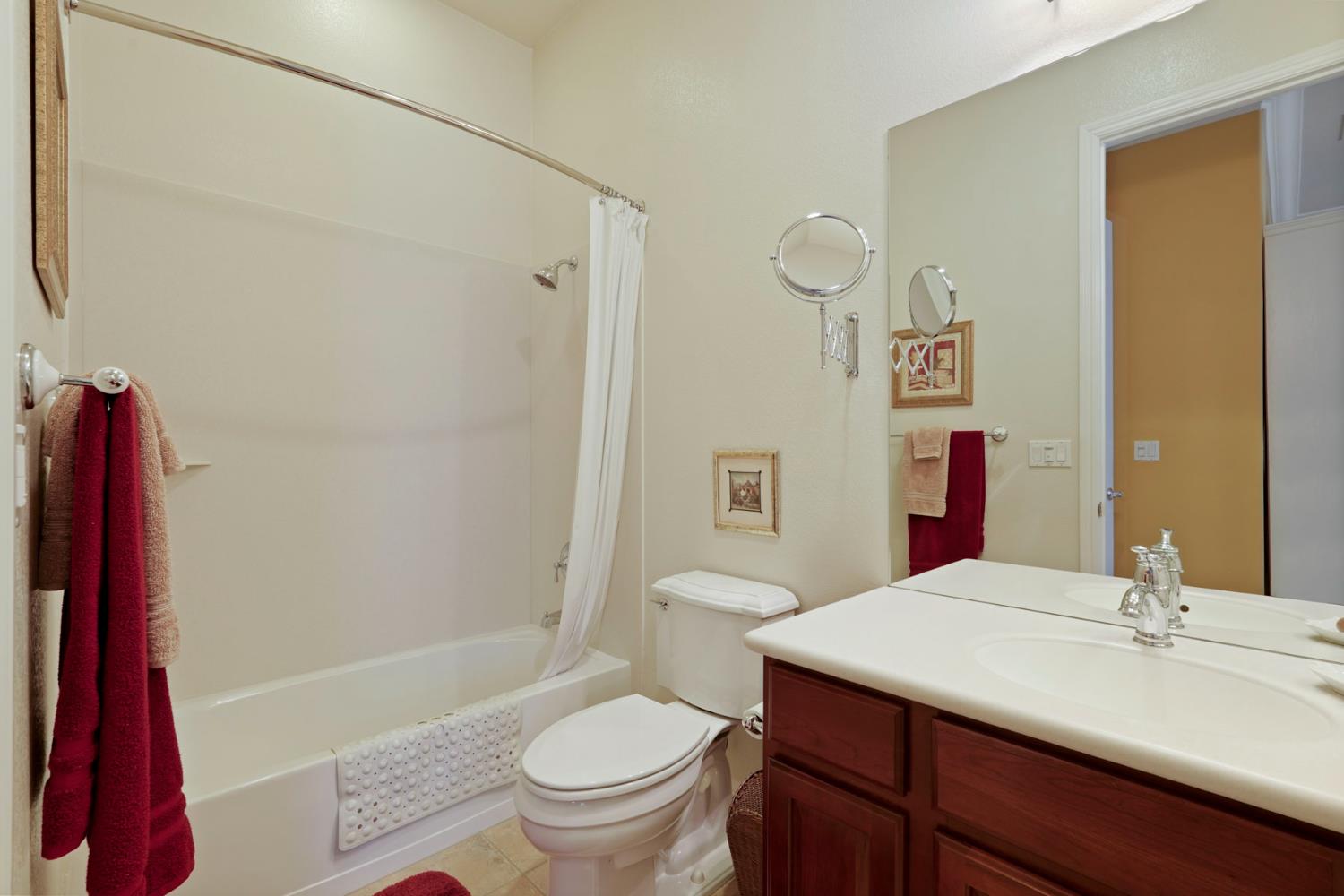 1316 Maple Valley St, Manteca, CA 95336