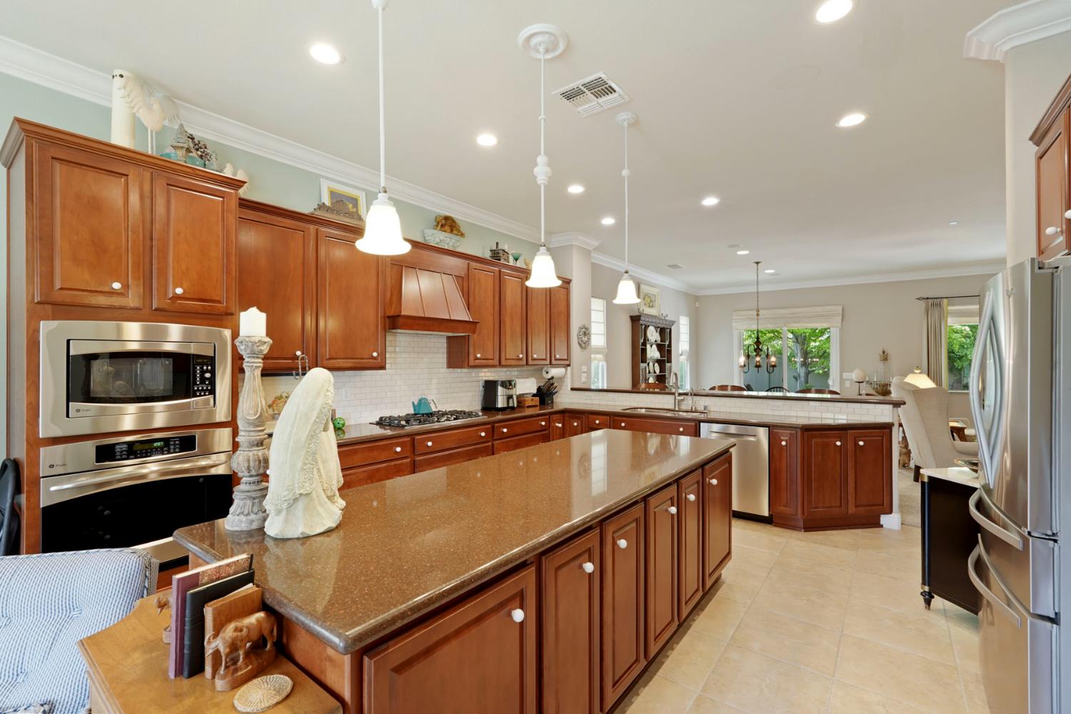 1316 Maple Valley St, Manteca, CA 95336