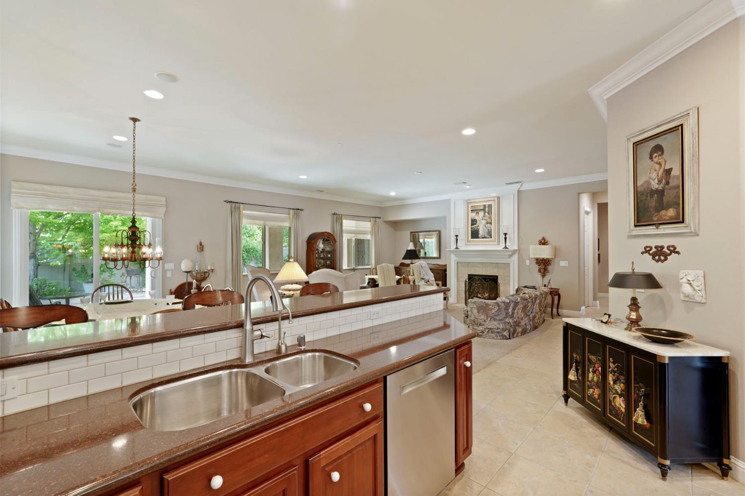 1316 Maple Valley St, Manteca, CA 95336