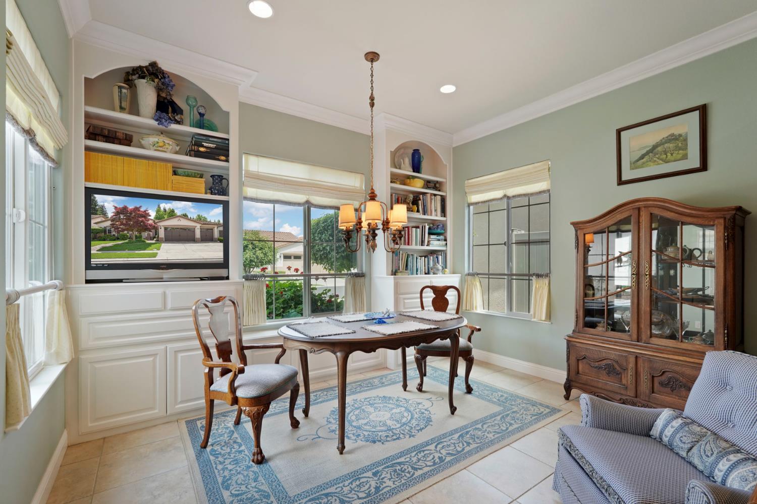 1316 Maple Valley St, Manteca, CA 95336