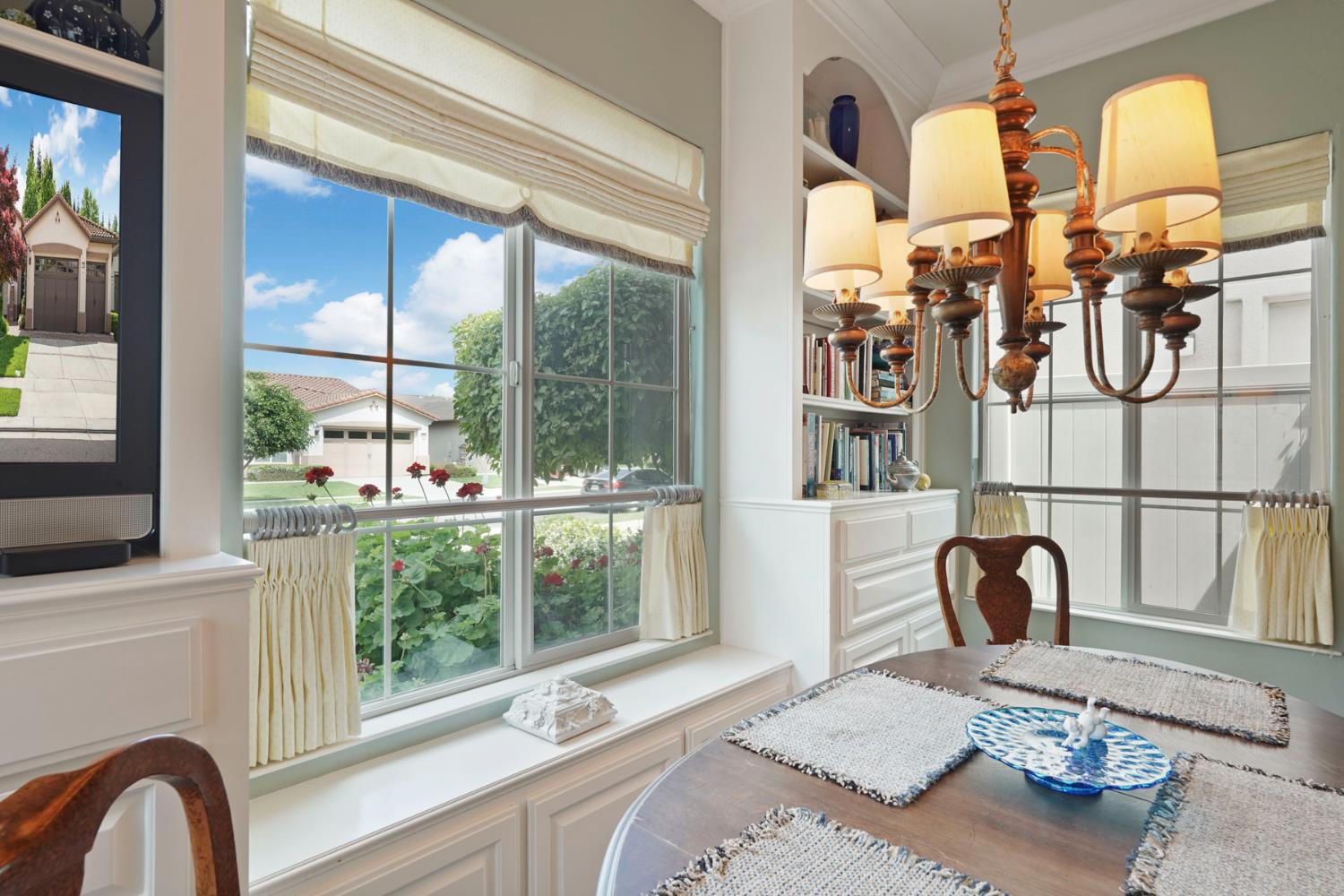 1316 Maple Valley St, Manteca, CA 95336