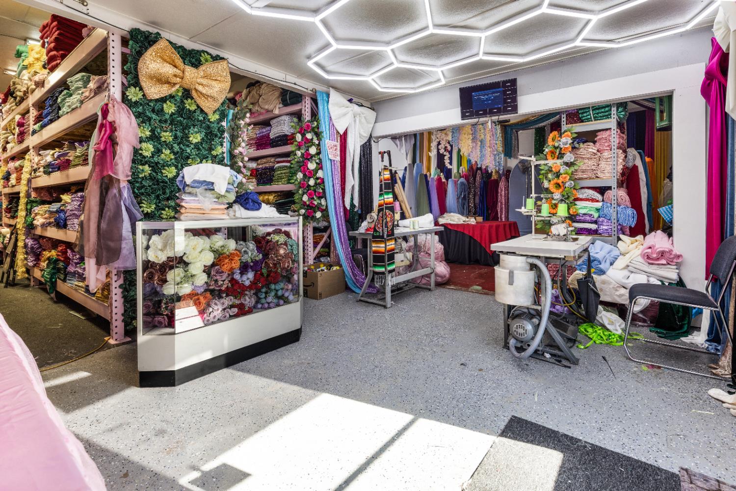 170 N Maple Ave, Fresno, CA 93702