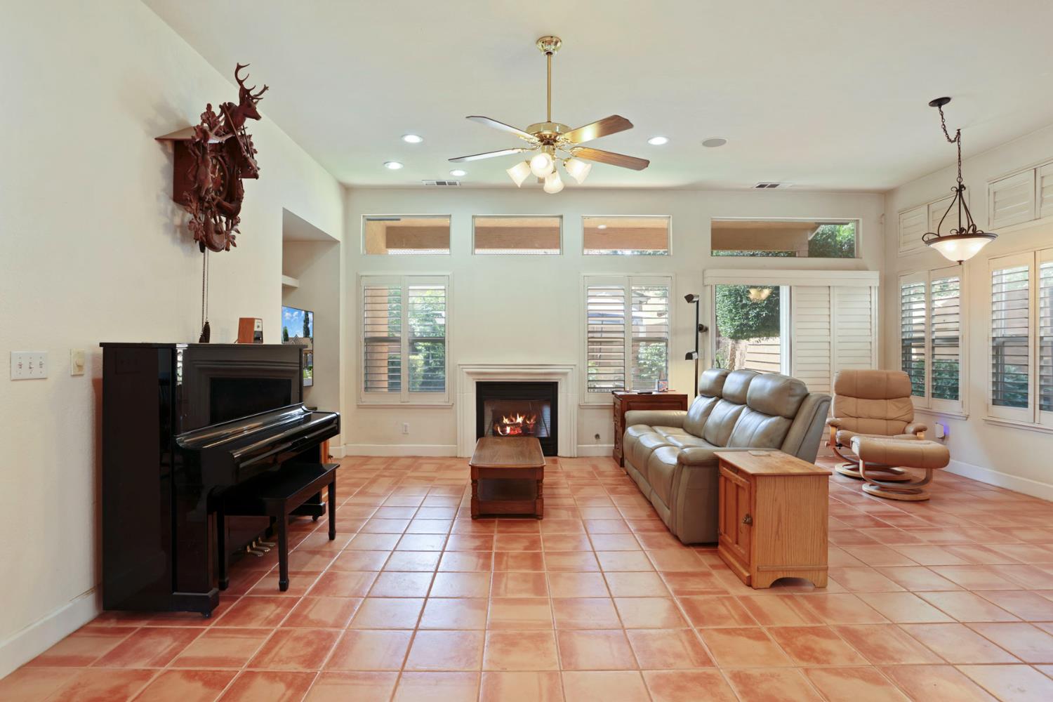 3220 New London Ln, Modesto, CA 95355